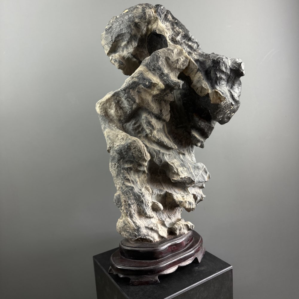 Chinese large Lingbi of lime stone from the Qing Dynasty