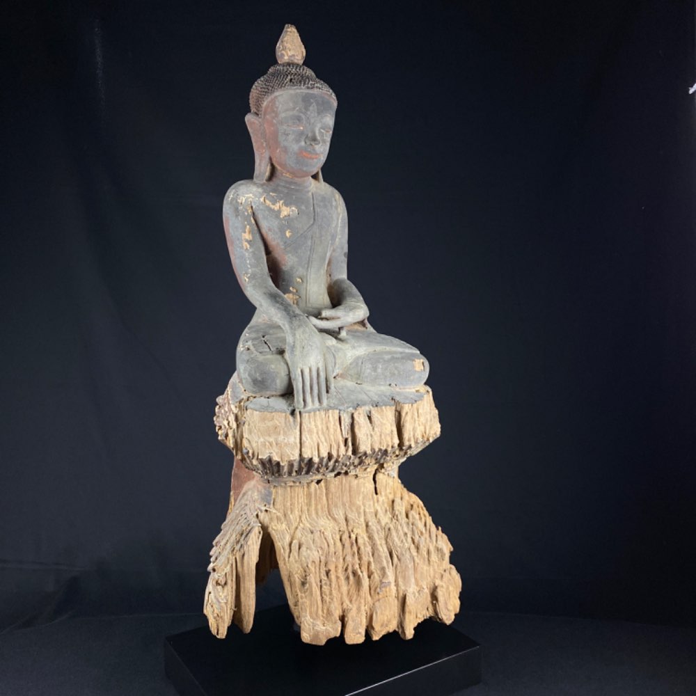 Heavy eroded Shan Buddha of wood from the 17-18th century Myanmar