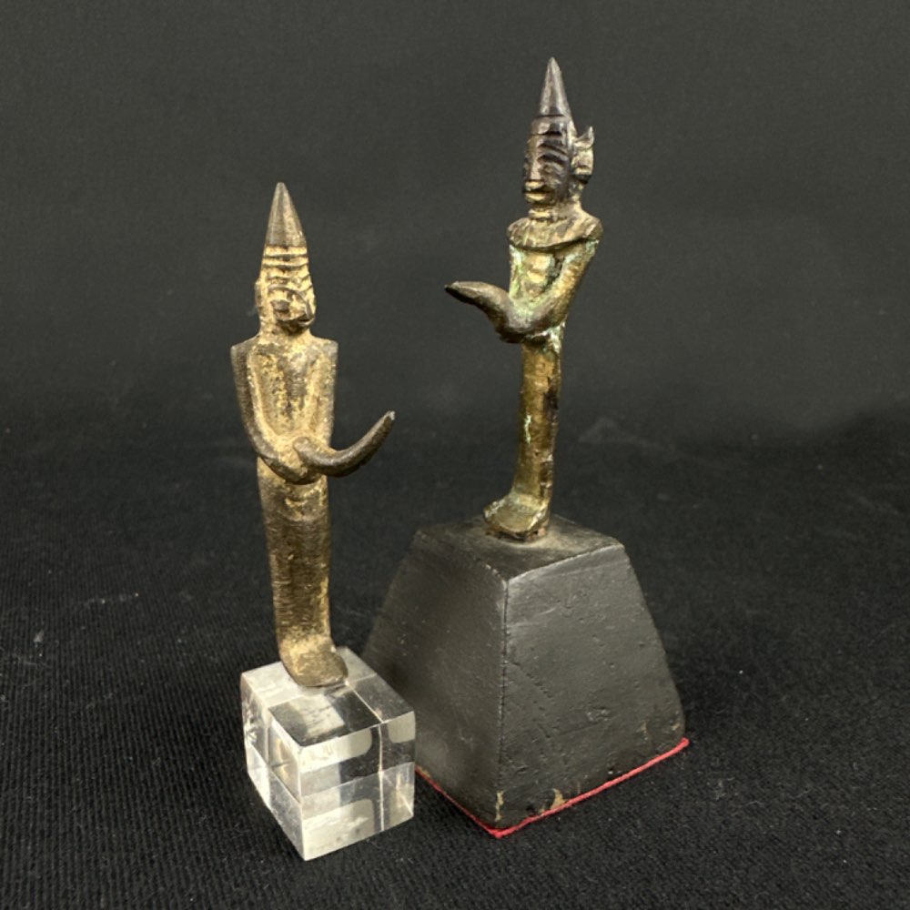 Set of 2 bronze devotees, 18-19th century Myanmar Shan