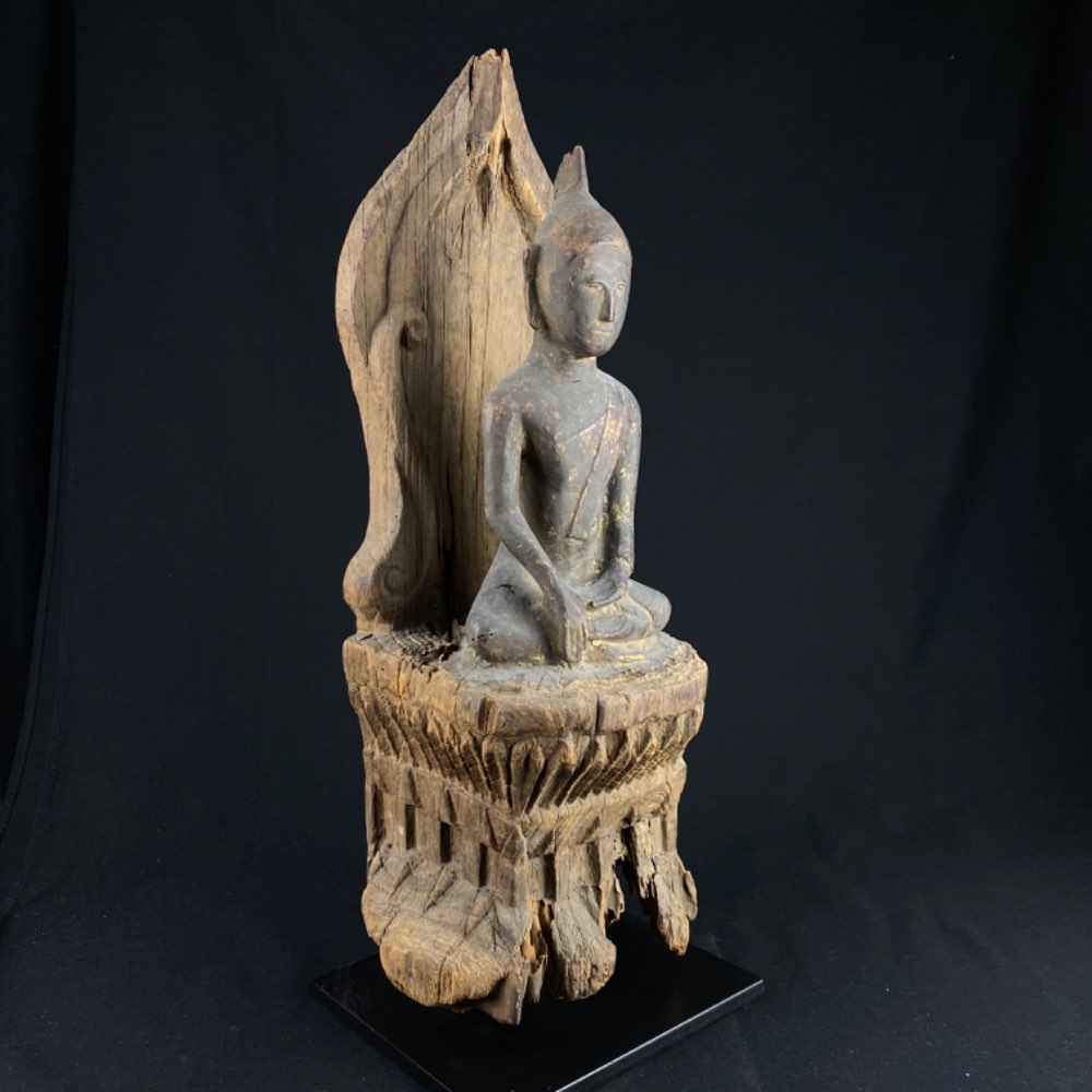 Thai Buddha of wood with back plate from 18th century