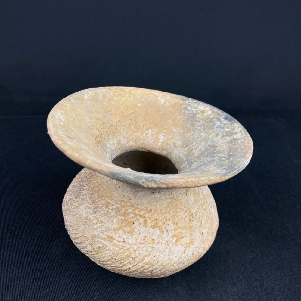 Very nice small bi-conical pottery vessel from the Ban Chiang culture in Thailand, Neolithic