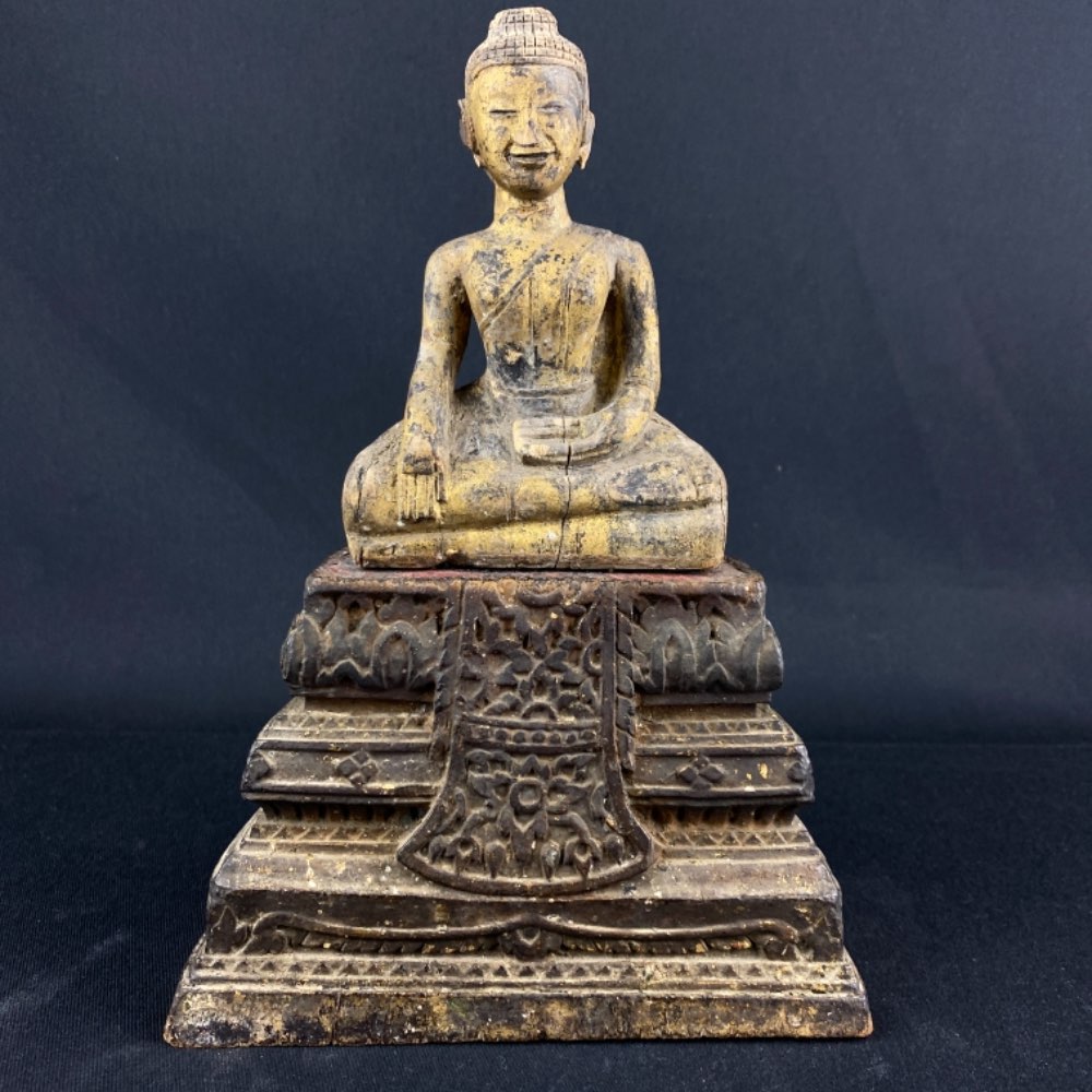 Wooden Thai Buddha statue of the 19th Century